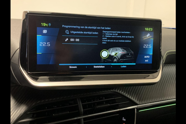 Peugeot e-2008 EV GT 50kWh 136pk 3-FASE SOH 99,8% | Alcantara | Navigatie | Elektrisch bedienbare bestuurdersstoel | Stoelverwarming | Warmtepomp | Achteruitrijcamera