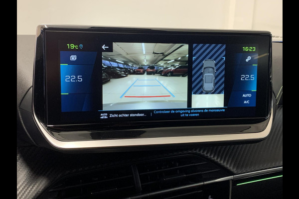 Peugeot e-2008 EV GT 50kWh 136pk 3-FASE SOH 99,8% | Alcantara | Navigatie | Elektrisch bedienbare bestuurdersstoel | Stoelverwarming | Warmtepomp | Achteruitrijcamera