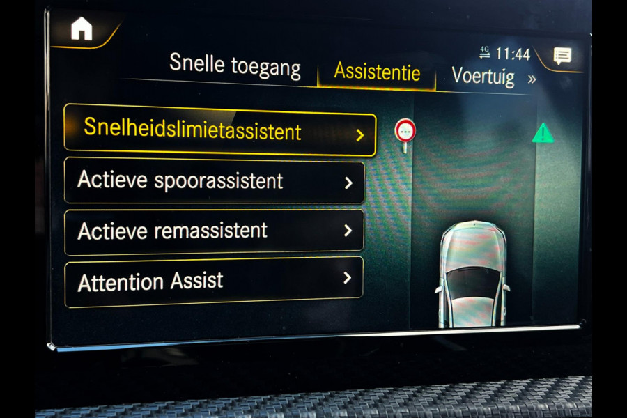 Mercedes-Benz A-Klasse 180 Business Solution AMG Line_Carplay_Camera_cruise