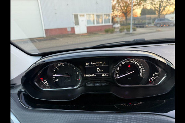 Peugeot 2008 1.2 PureTech ALLURE AUTOMAAT 2018 GT-LINE PANO LEDER CARPLAY