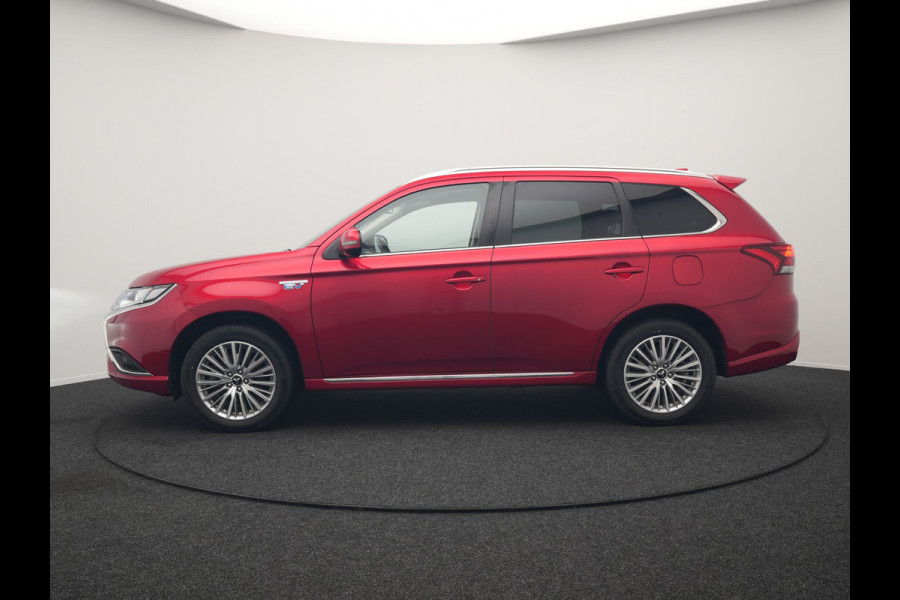 Mitsubishi Outlander 2.4 Intense Plug In Hybrid 225pk Dealer O.H. PHEV | Cruise Control | Camera | Alcantara Sporstoelen Verwarmd | Keyless | Apple Carplay | Navigatie | DAB |