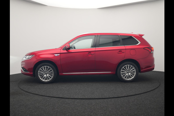 Mitsubishi Outlander 2.4 Intense Plug In Hybrid 225pk Dealer O.H. PHEV | Cruise Control | Camera | Alcantara Sporstoelen Verwarmd | Keyless | Apple Carplay | Navigatie | DAB |
