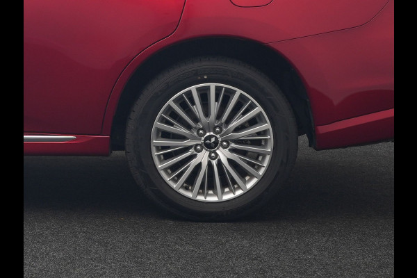 Mitsubishi Outlander 2.4 Intense Plug In Hybrid 225pk Dealer O.H. PHEV | Cruise Control | Camera | Alcantara Sporstoelen Verwarmd | Keyless | Apple Carplay | Navigatie | DAB |