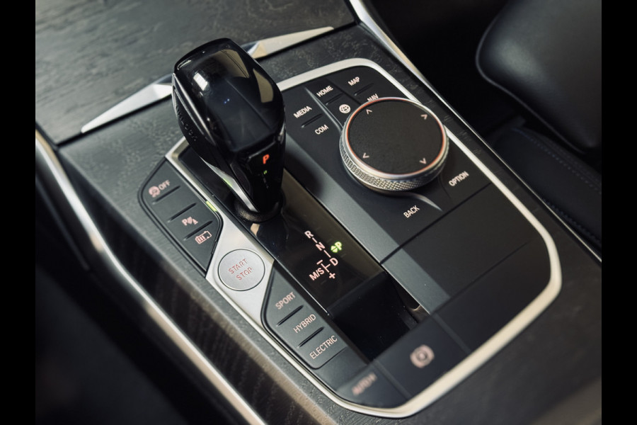 BMW 3 Serie Touring 330e High Executive M-Sport | 19" | Trekhaak | Driv.Ass.Prof.