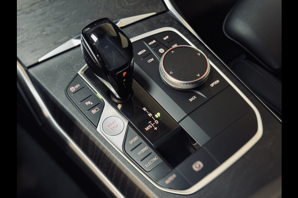 BMW 3 Serie Touring 330e High Executive M-Sport | 19" | Trekhaak | Driv.Ass.Prof.