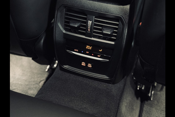 BMW 3 Serie Touring 330e High Executive M-Sport | 19" | Trekhaak | Driv.Ass.Prof.