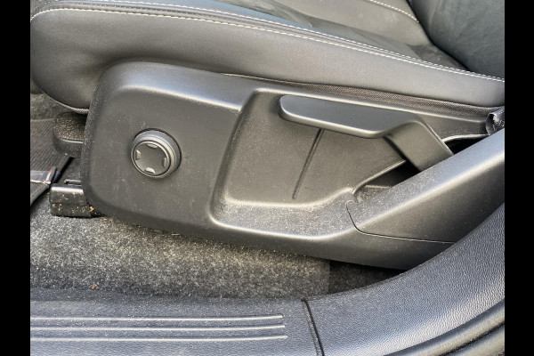 Volvo C40 Recharge Plus 69 kWh STOEL/ STUURVERW. | PANO| WARMTEPOMP| ELEK. TREKHAAK| ELEK. ACHTERKLEP| DODE HOEK|