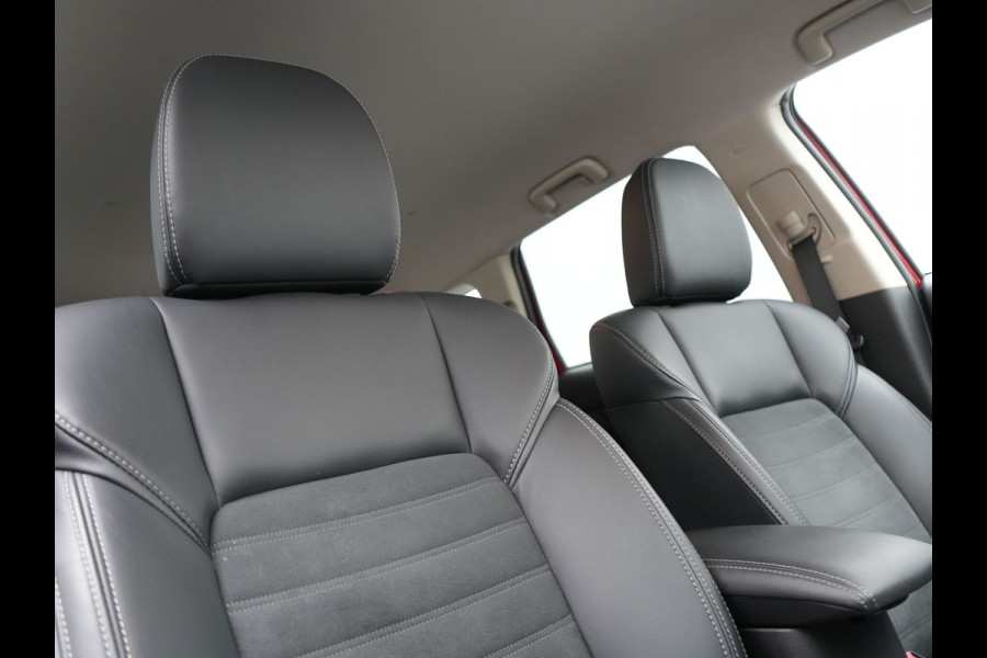 Mitsubishi Outlander 2.4 Intense Plug In Hybrid 225pk Dealer O.H. PHEV | Cruise Control | Camera | Alcantara Sporstoelen Verwarmd | Keyless | Apple Carplay | Navigatie | DAB |