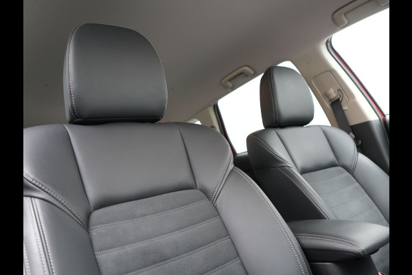 Mitsubishi Outlander 2.4 Intense Plug In Hybrid 225pk Dealer O.H. PHEV | Cruise Control | Camera | Alcantara Sporstoelen Verwarmd | Keyless | Apple Carplay | Navigatie | DAB |