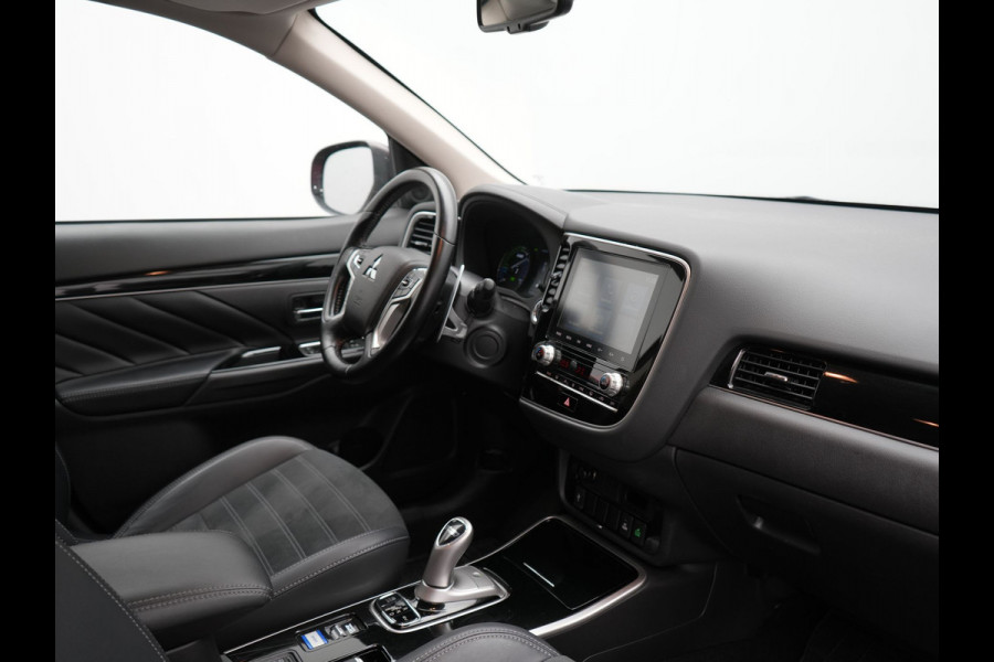 Mitsubishi Outlander 2.4 Intense Plug In Hybrid 225pk Dealer O.H. PHEV | Cruise Control | Camera | Alcantara Sporstoelen Verwarmd | Keyless | Apple Carplay | Navigatie | DAB |
