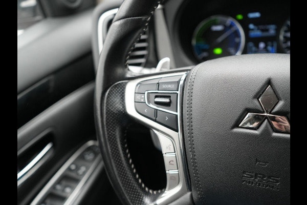 Mitsubishi Outlander 2.4 Intense Plug In Hybrid 225pk Dealer O.H. PHEV | Cruise Control | Camera | Alcantara Sporstoelen Verwarmd | Keyless | Apple Carplay | Navigatie | DAB |