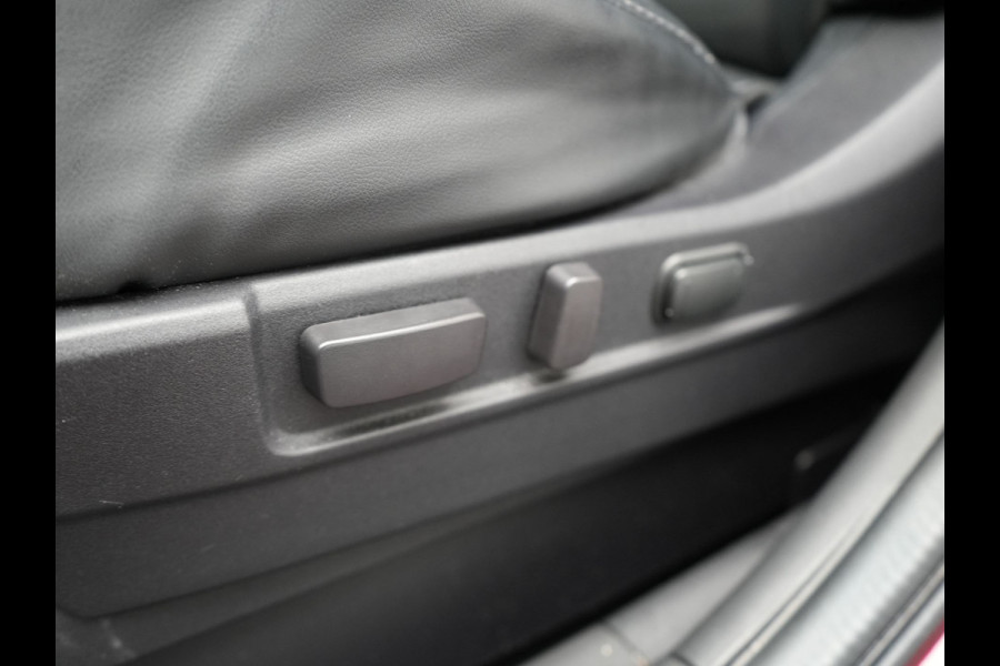 Mitsubishi Outlander 2.4 Intense Plug In Hybrid 225pk Dealer O.H. PHEV | Cruise Control | Camera | Alcantara Sporstoelen Verwarmd | Keyless | Apple Carplay | Navigatie | DAB |