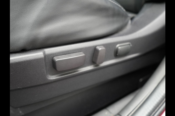 Mitsubishi Outlander 2.4 Intense Plug In Hybrid 225pk Dealer O.H. PHEV | Cruise Control | Camera | Alcantara Sporstoelen Verwarmd | Keyless | Apple Carplay | Navigatie | DAB |