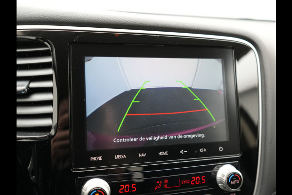 Mitsubishi Outlander 2.4 Intense Plug In Hybrid 225pk Dealer O.H. PHEV | Cruise Control | Camera | Alcantara Sporstoelen Verwarmd | Keyless | Apple Carplay | Navigatie | DAB |