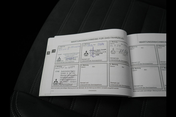 Mitsubishi Outlander 2.4 Intense Plug In Hybrid 225pk Dealer O.H. PHEV | Cruise Control | Camera | Alcantara Sporstoelen Verwarmd | Keyless | Apple Carplay | Navigatie | DAB |