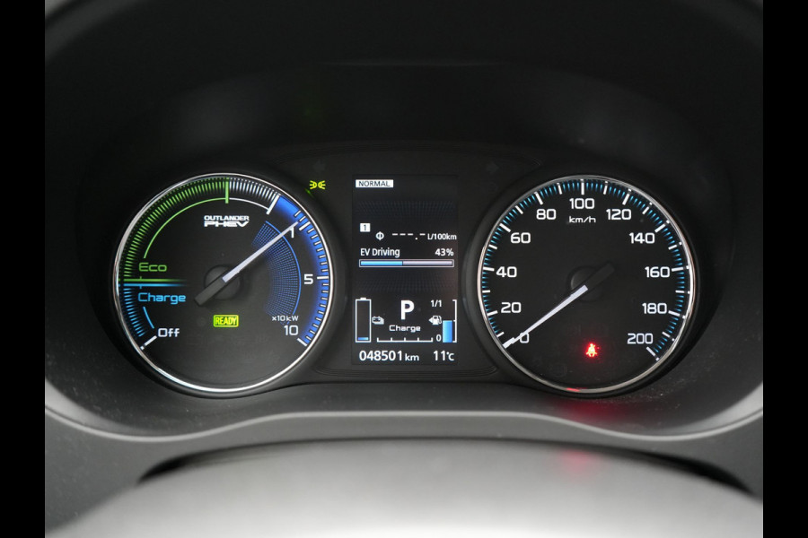 Mitsubishi Outlander 2.4 Intense Plug In Hybrid 225pk Dealer O.H. PHEV | Cruise Control | Camera | Alcantara Sporstoelen Verwarmd | Keyless | Apple Carplay | Navigatie | DAB |