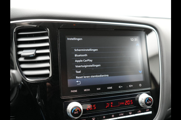 Mitsubishi Outlander 2.4 Intense Plug In Hybrid 225pk Dealer O.H. PHEV | Cruise Control | Camera | Alcantara Sporstoelen Verwarmd | Keyless | Apple Carplay | Navigatie | DAB |