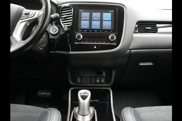 Mitsubishi Outlander 2.4 Intense Plug In Hybrid 225pk Dealer O.H. PHEV | Cruise Control | Camera | Alcantara Sporstoelen Verwarmd | Keyless | Apple Carplay | Navigatie | DAB |