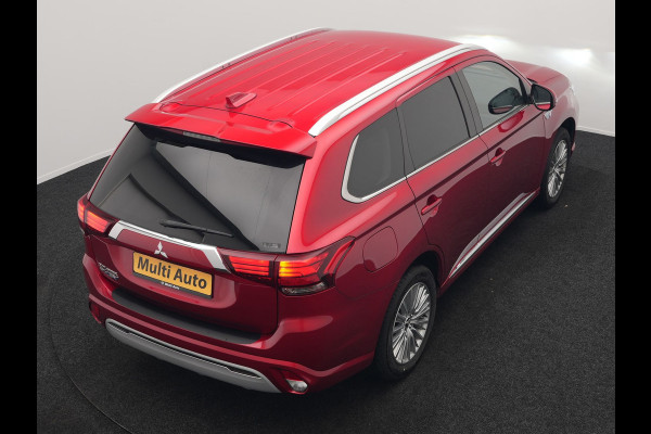 Mitsubishi Outlander 2.4 Intense Plug In Hybrid 225pk Dealer O.H. PHEV | Cruise Control | Camera | Alcantara Sporstoelen Verwarmd | Keyless | Apple Carplay | Navigatie | DAB |