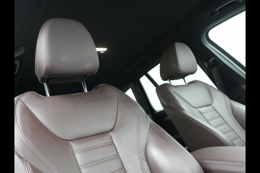 BMW X3 xDrive30e M Sport Plug In Hybrid 293pk Dealer O.H. PHEV | Trekhaak Af Fabriek | Adaptive Cruise | Camera | Apple Carplay | Lederen Sportstoelen Verwarmd | Sfeerverlichting |  Navigatie |