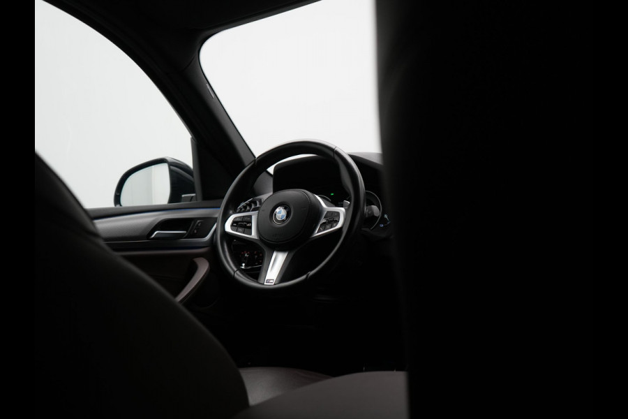 BMW X3 xDrive30e M Sport Plug In Hybrid 293pk Dealer O.H. PHEV | Trekhaak Af Fabriek | Adaptive Cruise | Camera | Apple Carplay | Lederen Sportstoelen Verwarmd | Sfeerverlichting |  Navigatie |