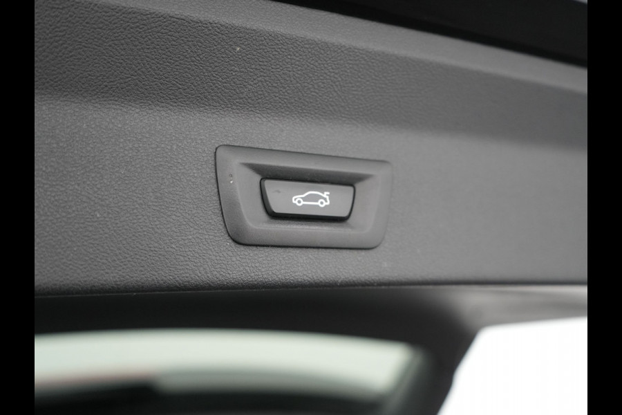 BMW X3 xDrive30e M Sport Plug In Hybrid 293pk Dealer O.H. PHEV | Trekhaak Af Fabriek | Adaptive Cruise | Camera | Apple Carplay | Lederen Sportstoelen Verwarmd | Sfeerverlichting |  Navigatie |