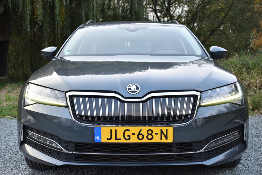 Škoda Superb Combi iV 218PK DSG HYBRID BUSINESS TREKHAAK/NAVI/VIRTUAL***