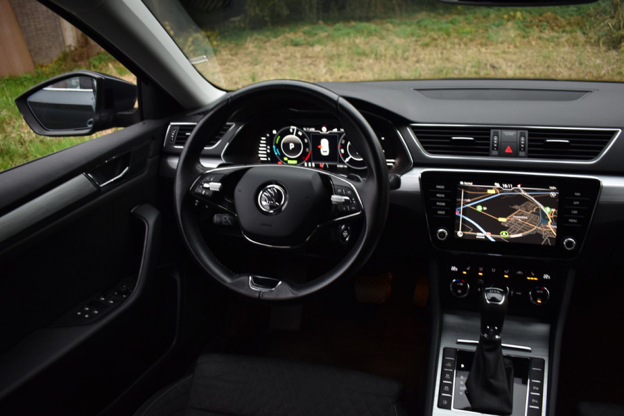 Škoda Superb Combi iV 218PK DSG HYBRID BUSINESS TREKHAAK/NAVI/VIRTUAL***