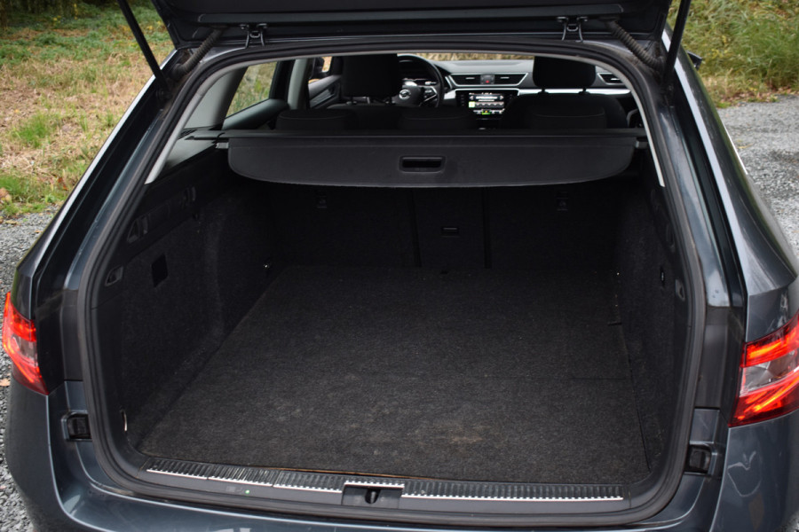 Škoda Superb Combi iV 218PK DSG HYBRID BUSINESS TREKHAAK/NAVI/VIRTUAL***