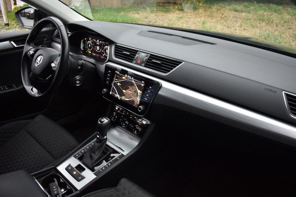 Škoda Superb Combi iV 218PK DSG HYBRID BUSINESS TREKHAAK/NAVI/VIRTUAL***