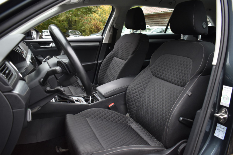Škoda Superb Combi iV 218PK DSG HYBRID BUSINESS TREKHAAK/NAVI/VIRTUAL***