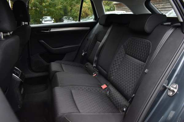 Škoda Superb Combi iV 218PK DSG HYBRID BUSINESS TREKHAAK/NAVI/VIRTUAL***