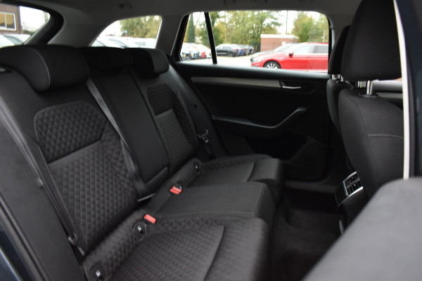 Škoda Superb Combi iV 218PK DSG HYBRID BUSINESS TREKHAAK/NAVI/VIRTUAL***