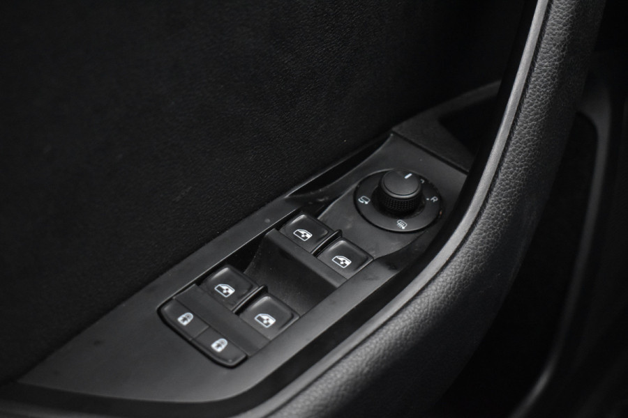 Škoda Superb Combi iV 218PK DSG HYBRID BUSINESS TREKHAAK/NAVI/VIRTUAL***