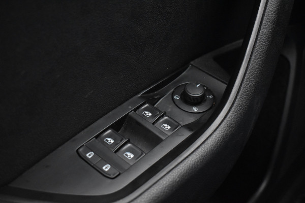 Škoda Superb Combi iV 218PK DSG HYBRID BUSINESS TREKHAAK/NAVI/VIRTUAL***