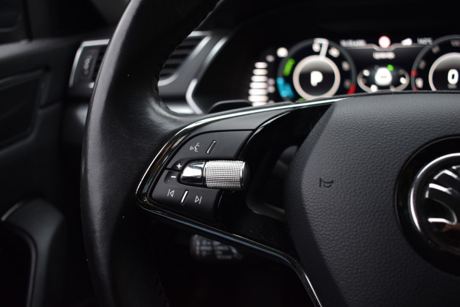 Škoda Superb Combi iV 218PK DSG HYBRID BUSINESS TREKHAAK/NAVI/VIRTUAL***