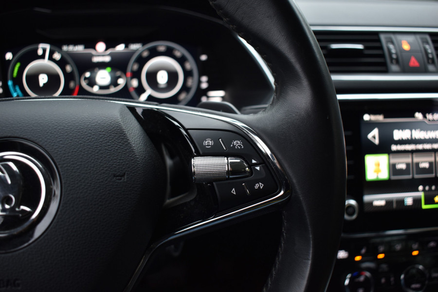 Škoda Superb Combi iV 218PK DSG HYBRID BUSINESS TREKHAAK/NAVI/VIRTUAL***