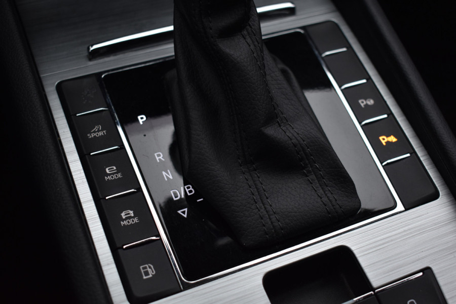 Škoda Superb Combi iV 218PK DSG HYBRID BUSINESS TREKHAAK/NAVI/VIRTUAL***