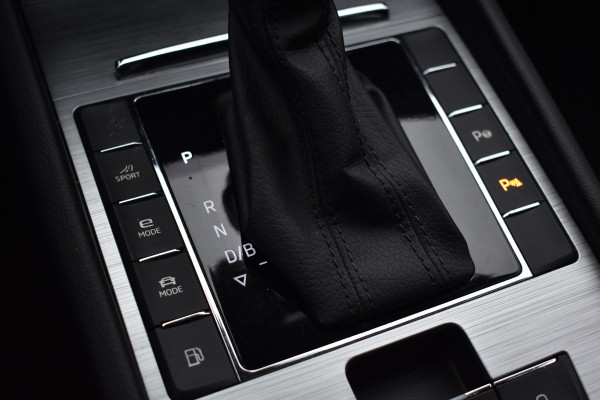 Škoda Superb Combi iV 218PK DSG HYBRID BUSINESS TREKHAAK/NAVI/VIRTUAL***
