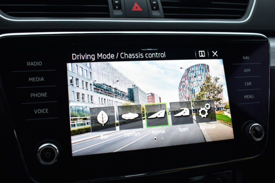 Škoda Superb Combi iV 218PK DSG HYBRID BUSINESS TREKHAAK/NAVI/VIRTUAL***