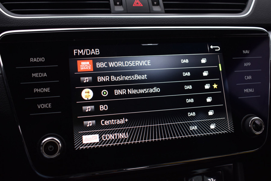 Škoda Superb Combi iV 218PK DSG HYBRID BUSINESS TREKHAAK/NAVI/VIRTUAL***