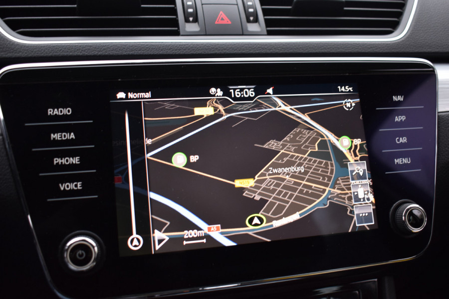 Škoda Superb Combi iV 218PK DSG HYBRID BUSINESS TREKHAAK/NAVI/VIRTUAL***