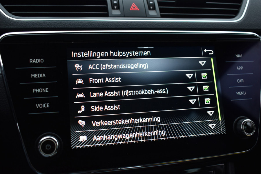 Škoda Superb Combi iV 218PK DSG HYBRID BUSINESS TREKHAAK/NAVI/VIRTUAL***