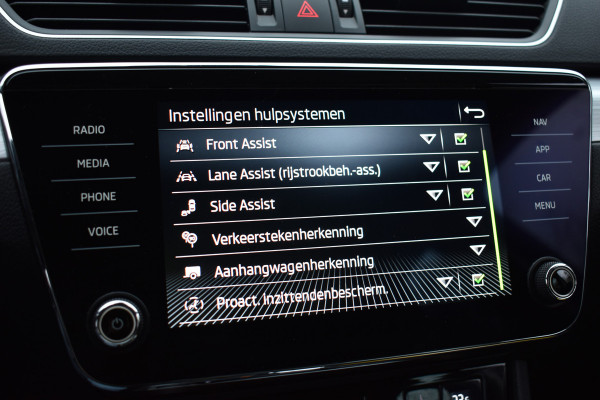 Škoda Superb Combi iV 218PK DSG HYBRID BUSINESS TREKHAAK/NAVI/VIRTUAL***