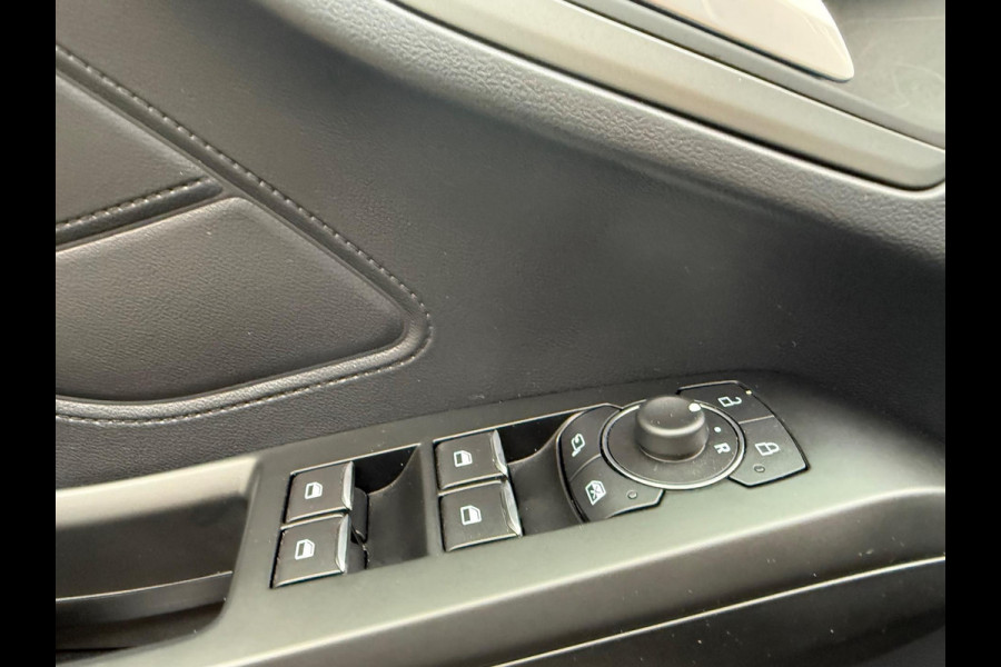 Ford FOCUS Wagon 1.0 EcoBoost Hybrid ST Line - Navi - Winterpakket - Climate - Parkeerhulp - org.NL