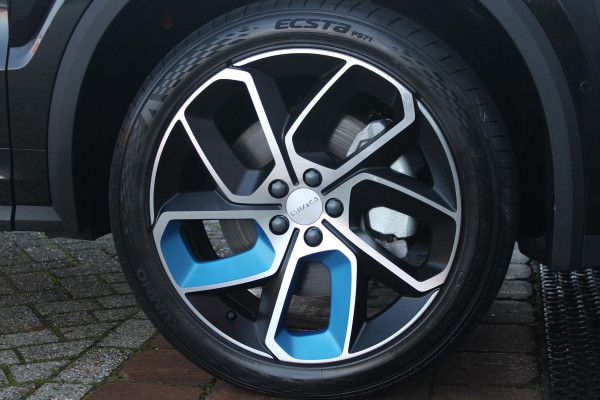 Lynk & Co 01 1.5 261PK PHEV | PANORAMA SCHUIF / KANTELDAK | INFINTY AUDIO | DODEHOEK DETECTIE | NAVIGATIE | DASHBOARD CAMERA | ELEKTRISCHE STOELVERSTELLING MET GEHEUGEN FUNCTIE | DAB+ RADIO | DRAADLOZE APPLE CARPLAY/ANDROID AUTO | DRAADLOZE TELEFOONLADER | ELEKTRISCH BEDIENBARE ACHTERKLEP | STOEL VERWARMING | 360° CAMERA | DODEHOEK DETECTIE | ZWARTE HEMEL BEKLEDING | KEYLESS ENTRY/START | 20" LICHTMETALEN VELGEN |