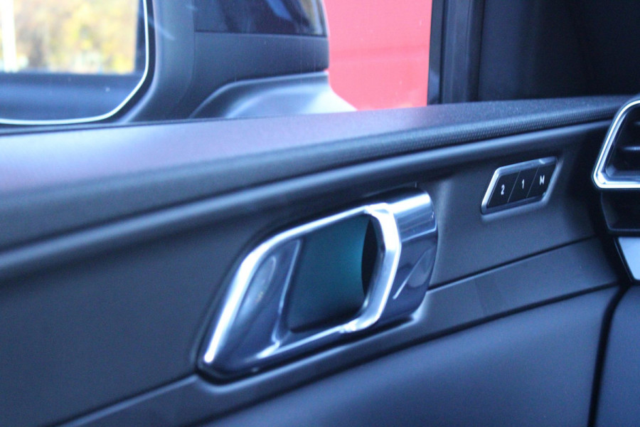 Lynk & Co 01 1.5 261PK PHEV | PANORAMA SCHUIF / KANTELDAK | INFINTY AUDIO | DODEHOEK DETECTIE | NAVIGATIE | DASHBOARD CAMERA | ELEKTRISCHE STOELVERSTELLING MET GEHEUGEN FUNCTIE | DAB+ RADIO | DRAADLOZE APPLE CARPLAY/ANDROID AUTO | DRAADLOZE TELEFOONLADER | ELEKTRISCH BEDIENBARE ACHTERKLEP | STOEL VERWARMING | 360° CAMERA | DODEHOEK DETECTIE | ZWARTE HEMEL BEKLEDING | KEYLESS ENTRY/START | 20" LICHTMETALEN VELGEN |