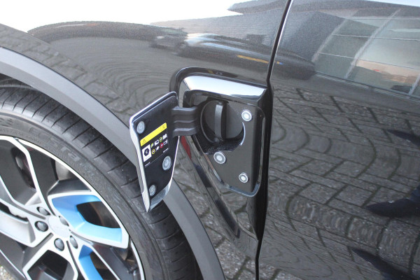 Lynk & Co 01 1.5 261PK PHEV | PANORAMA SCHUIF / KANTELDAK | INFINTY AUDIO | DODEHOEK DETECTIE | NAVIGATIE | DASHBOARD CAMERA | ELEKTRISCHE STOELVERSTELLING MET GEHEUGEN FUNCTIE | DAB+ RADIO | DRAADLOZE APPLE CARPLAY/ANDROID AUTO | DRAADLOZE TELEFOONLADER | ELEKTRISCH BEDIENBARE ACHTERKLEP | STOEL VERWARMING | 360° CAMERA | DODEHOEK DETECTIE | ZWARTE HEMEL BEKLEDING | KEYLESS ENTRY/START | 20" LICHTMETALEN VELGEN |