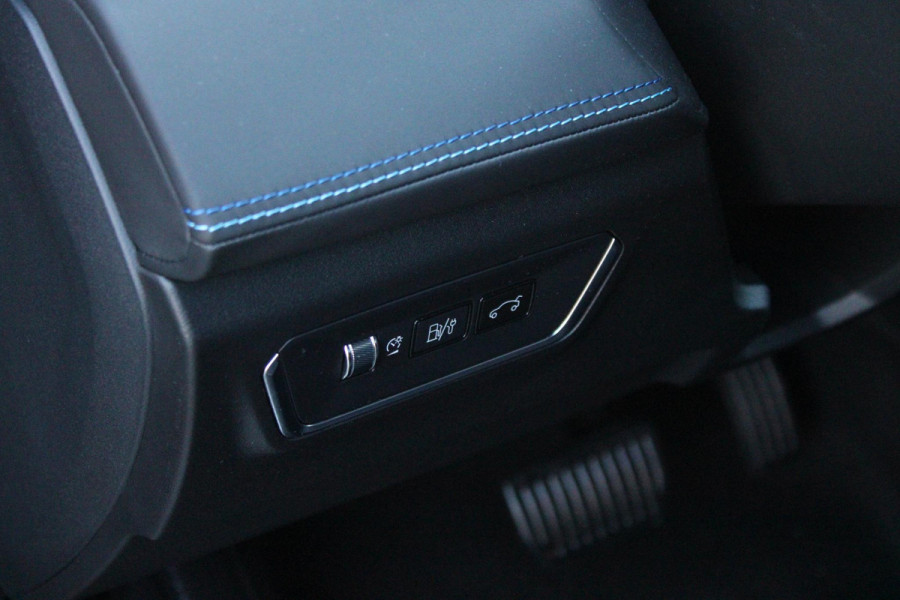 Lynk & Co 01 1.5 261PK PHEV | PANORAMA SCHUIF / KANTELDAK | INFINTY AUDIO | DODEHOEK DETECTIE | NAVIGATIE | DASHBOARD CAMERA | ELEKTRISCHE STOELVERSTELLING MET GEHEUGEN FUNCTIE | DAB+ RADIO | DRAADLOZE APPLE CARPLAY/ANDROID AUTO | DRAADLOZE TELEFOONLADER | ELEKTRISCH BEDIENBARE ACHTERKLEP | STOEL VERWARMING | 360° CAMERA | DODEHOEK DETECTIE | ZWARTE HEMEL BEKLEDING | KEYLESS ENTRY/START | 20" LICHTMETALEN VELGEN |