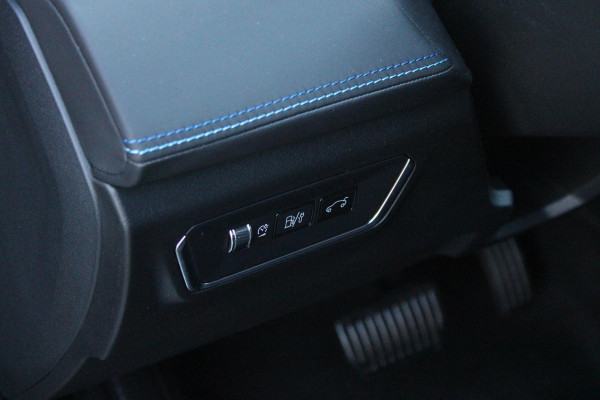 Lynk & Co 01 1.5 261PK PHEV | PANORAMA SCHUIF / KANTELDAK | INFINTY AUDIO | DODEHOEK DETECTIE | NAVIGATIE | DASHBOARD CAMERA | ELEKTRISCHE STOELVERSTELLING MET GEHEUGEN FUNCTIE | DAB+ RADIO | DRAADLOZE APPLE CARPLAY/ANDROID AUTO | DRAADLOZE TELEFOONLADER | ELEKTRISCH BEDIENBARE ACHTERKLEP | STOEL VERWARMING | 360° CAMERA | DODEHOEK DETECTIE | ZWARTE HEMEL BEKLEDING | KEYLESS ENTRY/START | 20" LICHTMETALEN VELGEN |